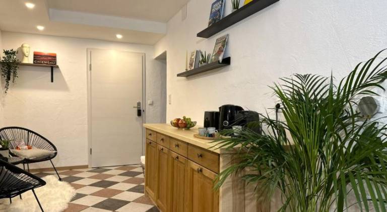 Rental apartment with patio — photo 3