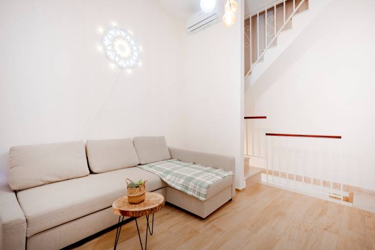 Apartment 'Dimora Oreste' with Private Terrace, Wi-Fi and Air Conditioning in Bari