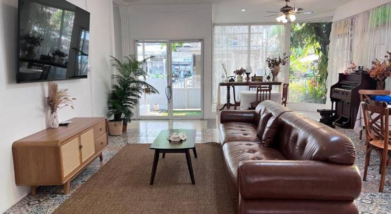 Center of Chiang Mai Old City, 5 bedrooms house, Convenient in Chiang Mai