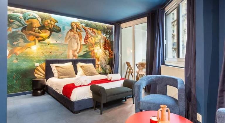 Holiday apartment with patio & jacuzzi | Next to Arc de Triomphe | Pet-friendly in Courbevoie