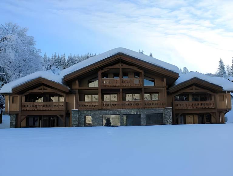 Chalet with sauna, pool & jacuzzi in Les Gets