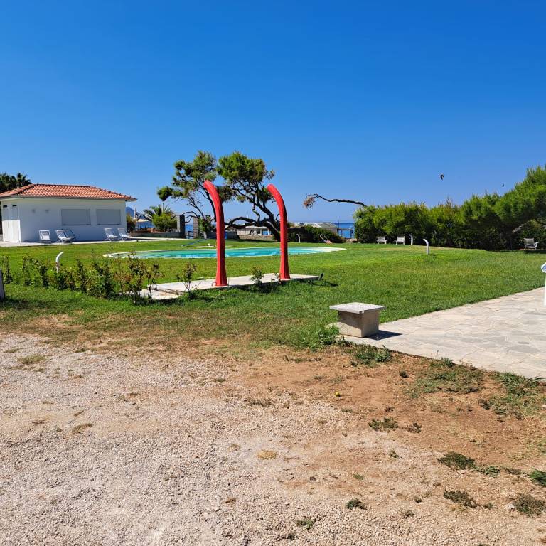 Family-friendly holiday apartment with yard, pool & barbeque | Sea view | Beach nearby | Pets allowed — photo 5