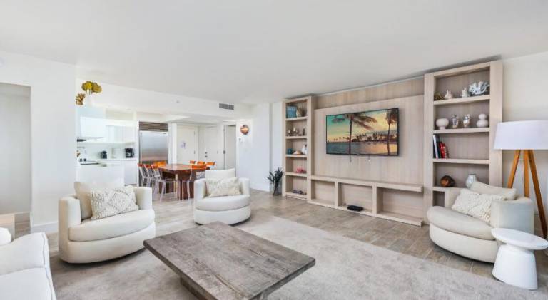 Apartment with jacuzzi | Near Miami Beach Botanical Garden — photo 3