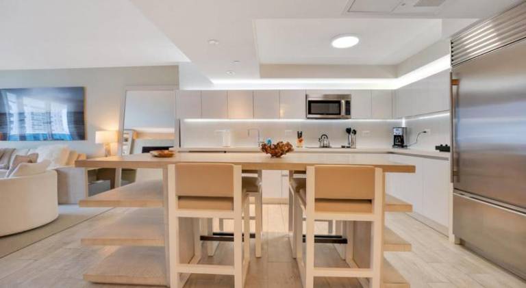 Stunning Oceanfront 1BR in the 1 Hotel — photo 4