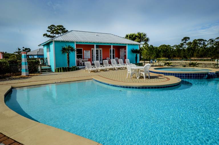 Cottage with pool & barbecue — photo 2