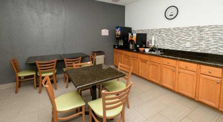 HomeTown Inn-Ringgold — photo 5