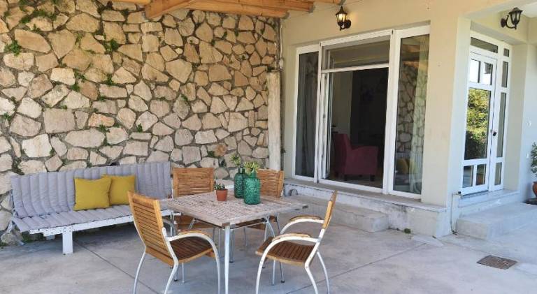 Rental apartment with patio in Zakynthos