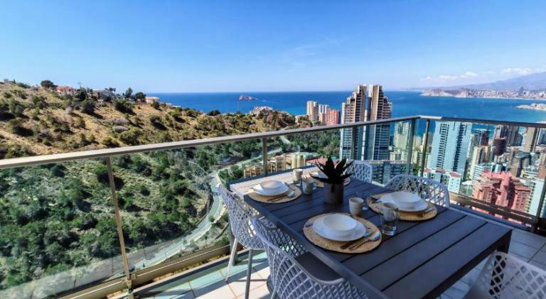 Holiday apartment with private pool, garden & patio in Benidorm