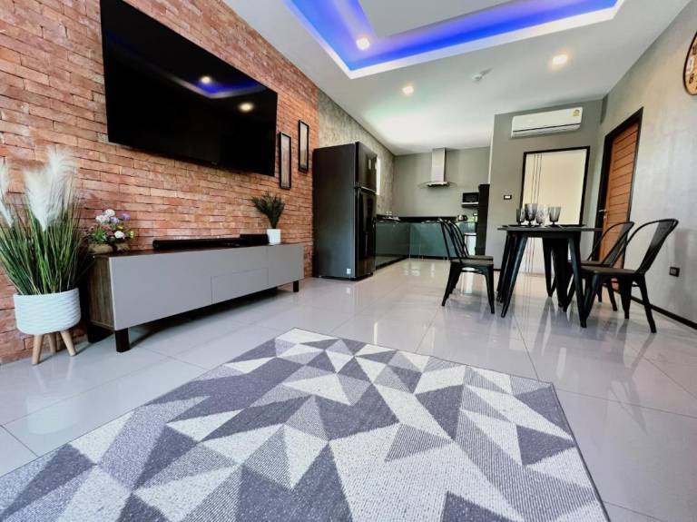 Family-oriented nice rental apartment with patio & yard | City view | Dogs allowed — photo 2