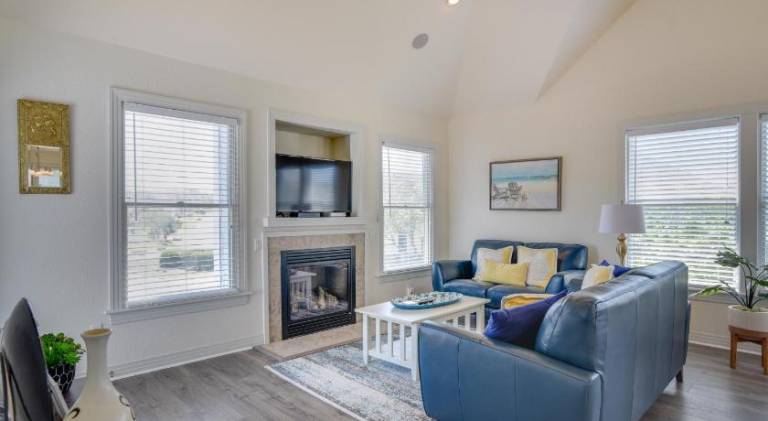Vacation home with hot tub & pool | Pet-friendly — photo 3