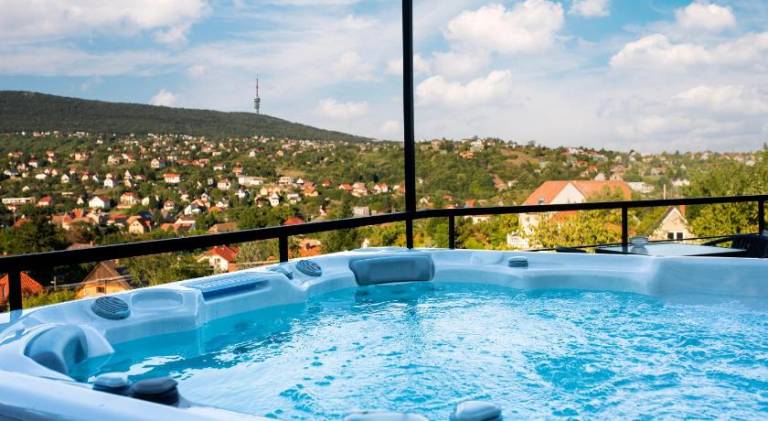 Villa with patio, yard & jacuzzi — photo 2