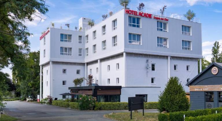 Hotel Acadie Eragny in Osny