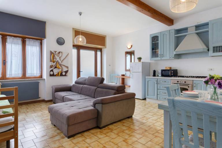 Fully equipped vacation home with fast internet, patio & BBQ | City view | Pets are welcome — photo 3