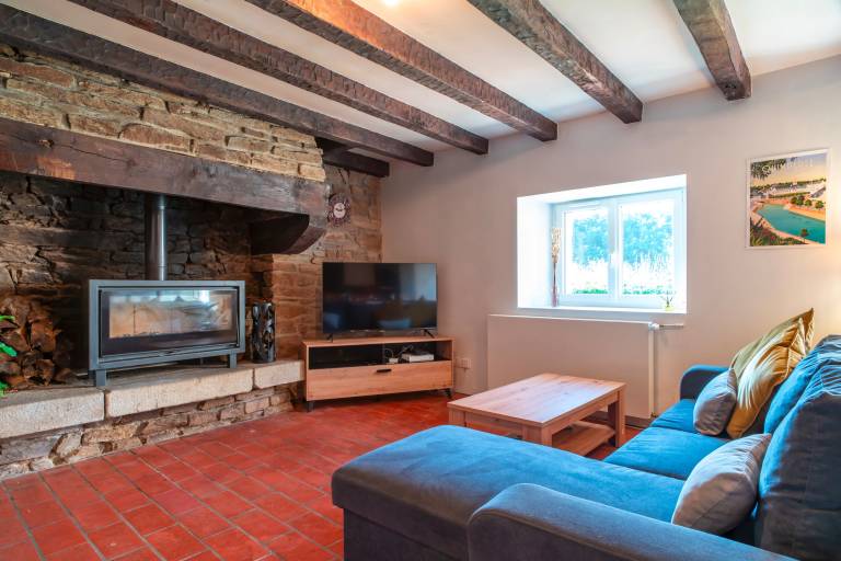 Child-friendly pleasant vacation home with patio, yard & BBQ | Pets allowed — photo 2