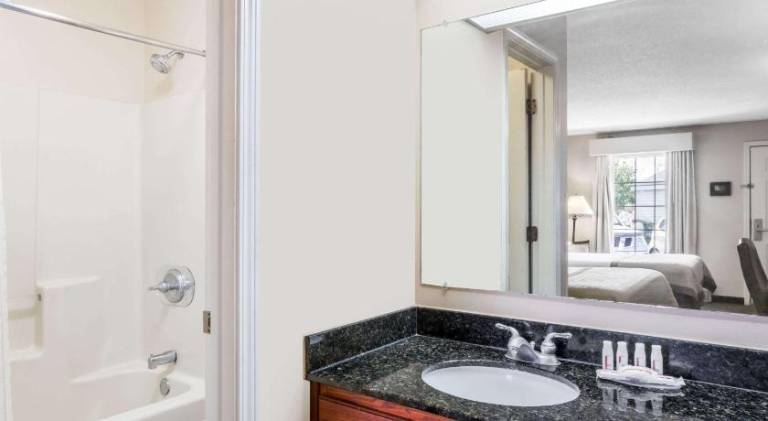 Baymont by Wyndham Waycross — photo 2
