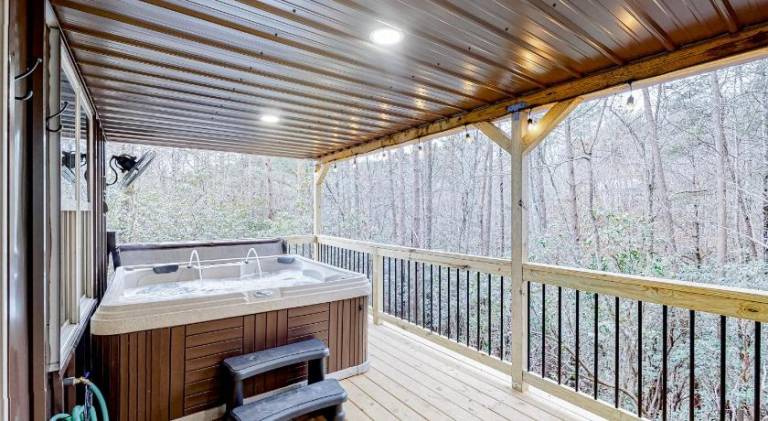 House with jacuzzi — photo 4