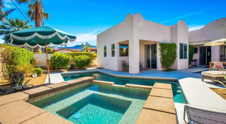 House with pool — photo 3