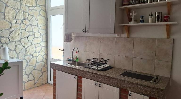 Apartment with garden — photo 4