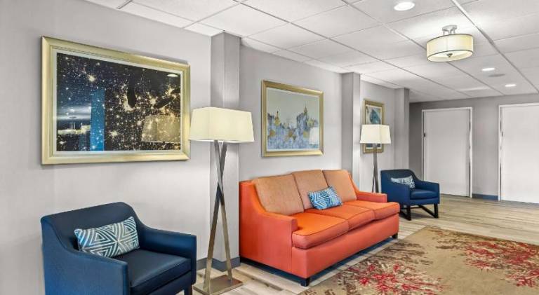 Hampton Inn Chicago/Naperville near NIU Conference Center — photo 5