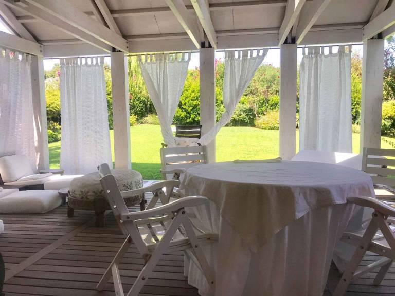Vacation home with terrace, jacuzzi & yard — photo 4