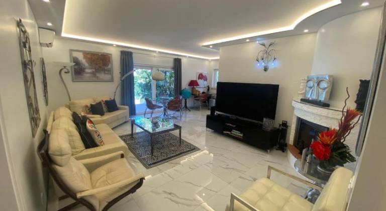 Charming villa with hot tub & pool | Dogs allowed — photo 3