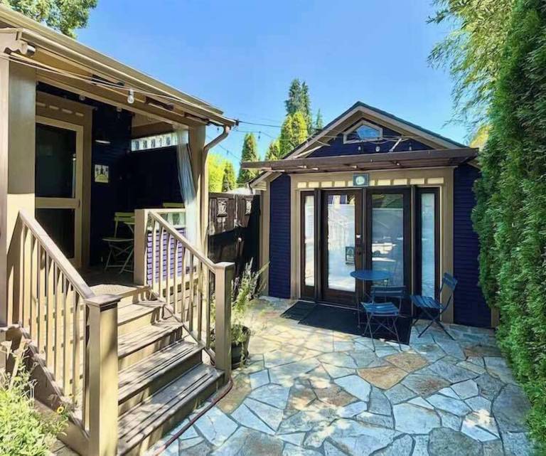 Villa  Laurelhurst