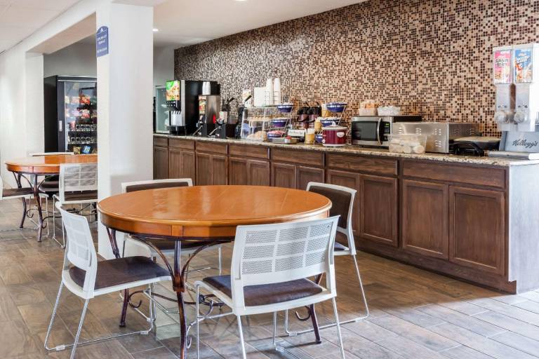 Microtel Inn & Suites by Wyndham Ardmore — photo 3
