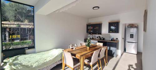 Rental apartment with terrace, yard & private pool — photo 4