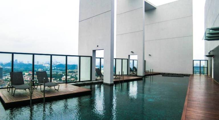 Holiday apartment with pool, yard & hot tub — photo 3