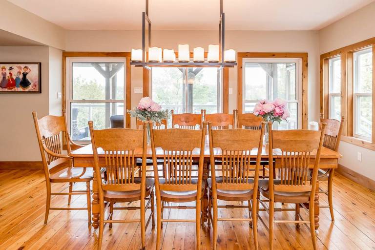 Family-oriented nice vacation home with barbeque, yard & patio | Garden view | Pet-friendly — photo 2