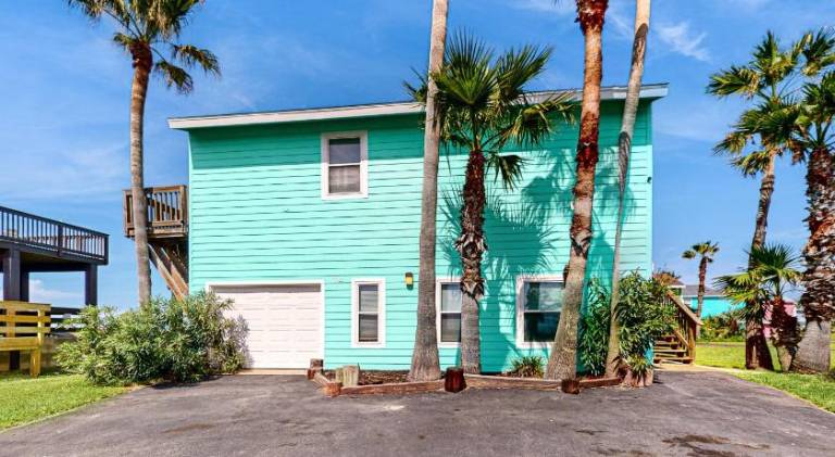 House with pool in Corpus Christi, TX