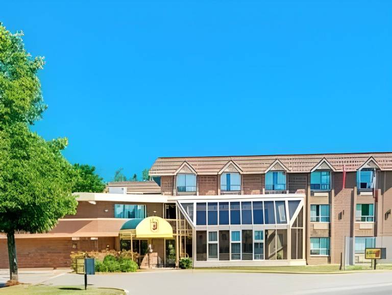 Super 8 By Wyndham Toronto East On