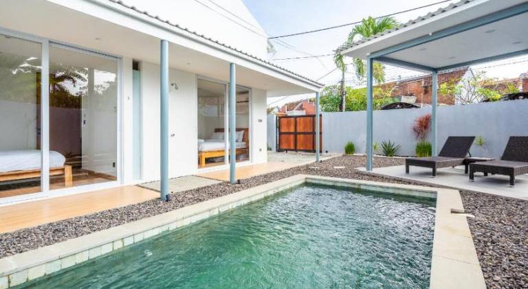 Villa with pool & patio — photo 5