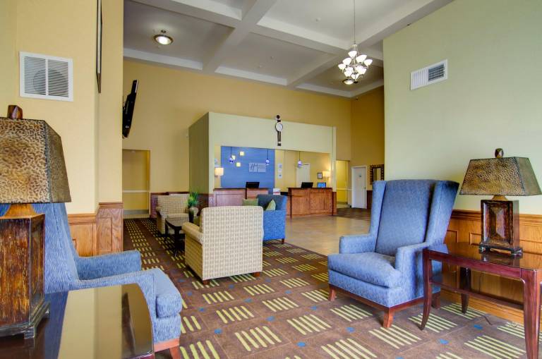 Holiday Inn Express Hotel & Suites Kansas City Sports Complex By IHG — photo 2
