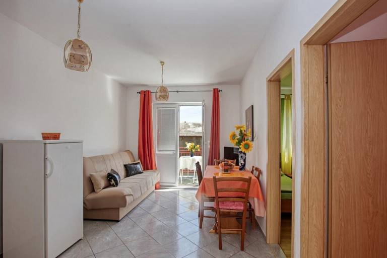 Holiday apartment with yard, barbeque & patio | Pets allowed in Vodice