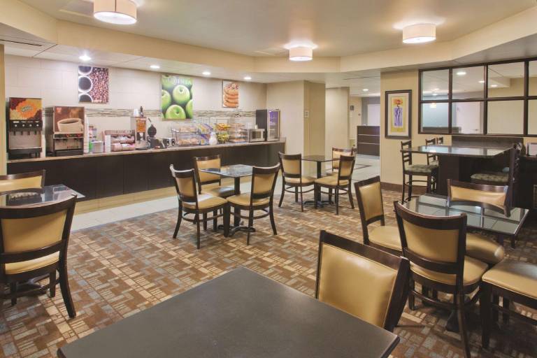 La Quinta Inn & Suites by Wyndham Columbus - Grove City — photo 4
