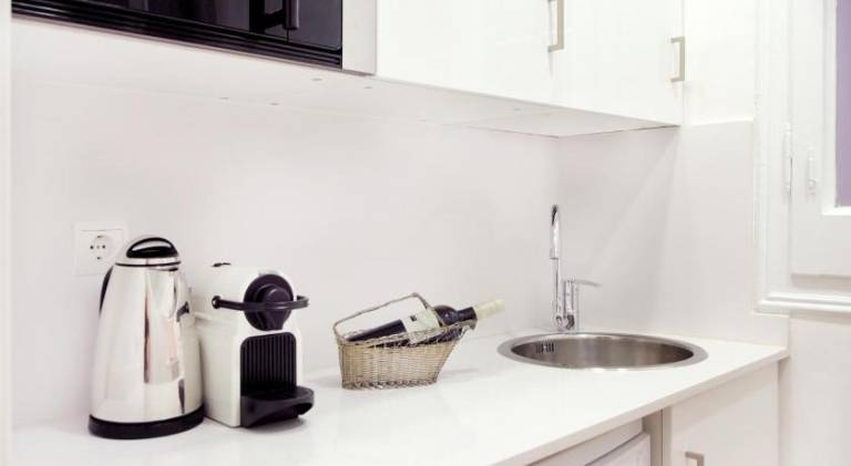 Wonderful serviced apartment with patio | Next to Casa Milà | Pets are welcome — photo 3