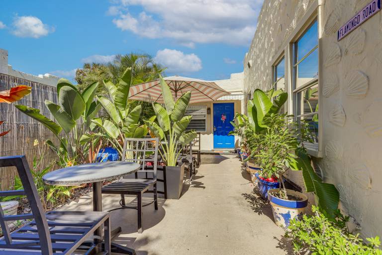 4 Mi to Palm Beach Cozy Cottage w Patio