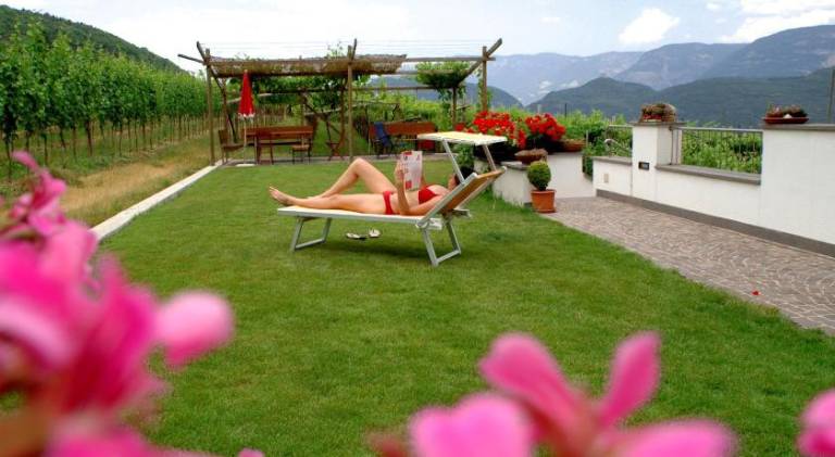 Rental apartment with terrace, garden & BBQ — photo 3