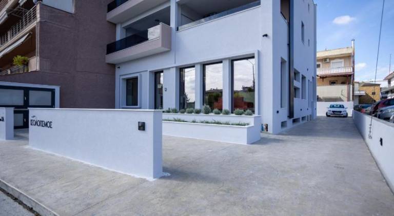 Apartment with patio — photo 4