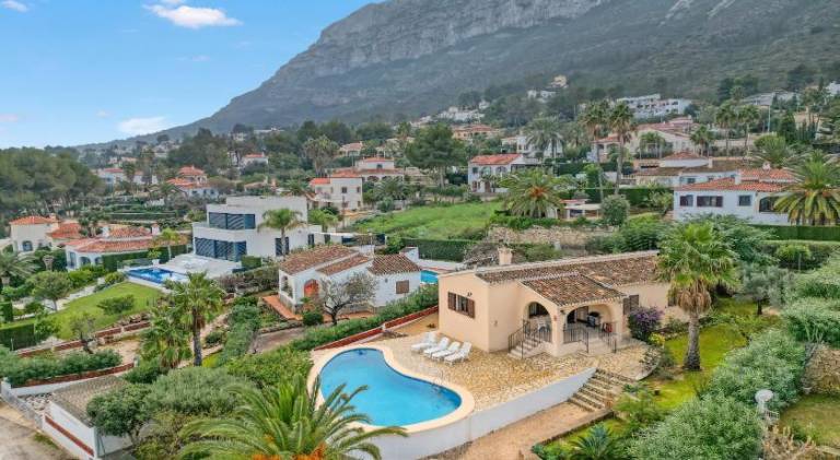 Charming villa with private pool & terrace | Pets are welcome — photo 3