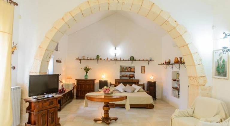 B b Masseria Pozzo Tre Pile dates back to the eighteenth century — photo 2