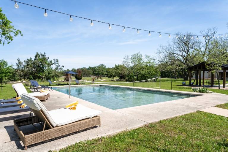 Upstay Farmhouse on 10 acres w Pool Tennis Games