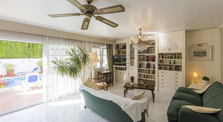 House with private pool, barbecue & yard | Perfect for remote work — photo 3