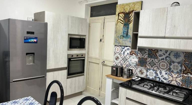 Serviced apartment with yard & terrace — photo 3
