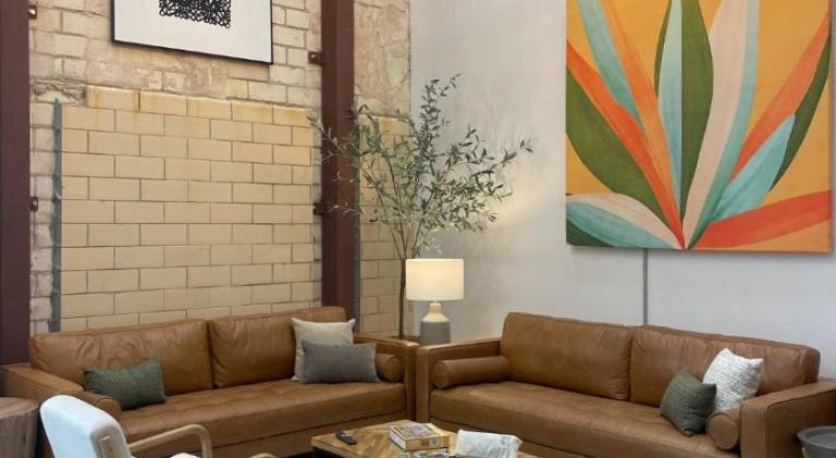 Fyrebird Place - Industrial Loft with Pavilion & Yard — photo 2