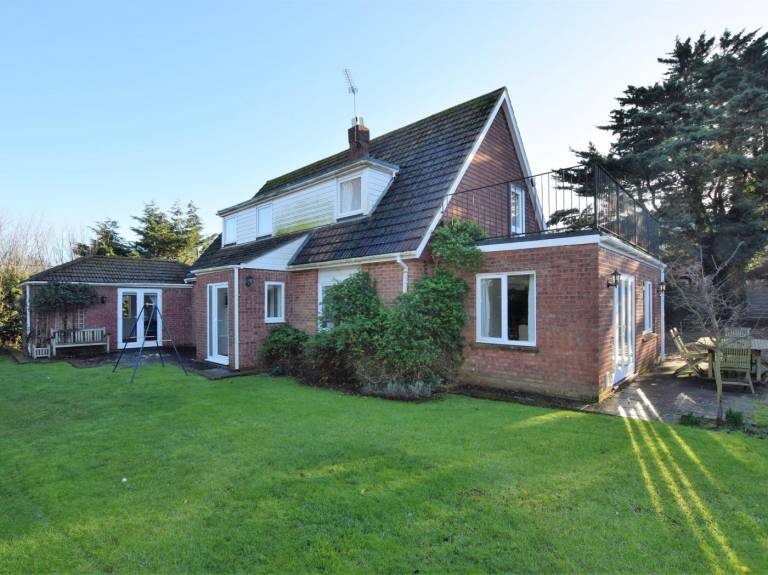 Cottage with patio & yard in Hunstanton