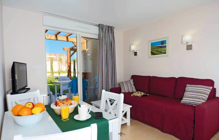 Family-friendly condo with sauna, pool & BBQ | Pet-friendly — photo 2