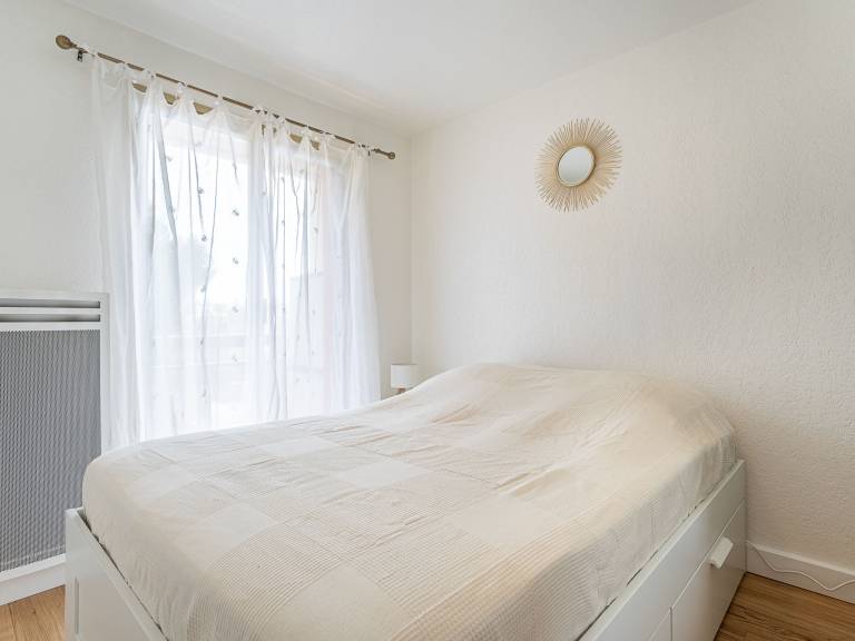 Rental apartment with terrace & yard — photo 5