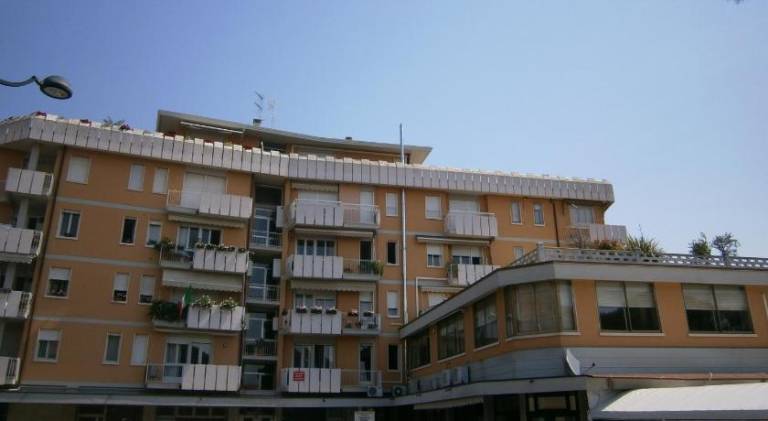 Apartment with patio — photo 3
